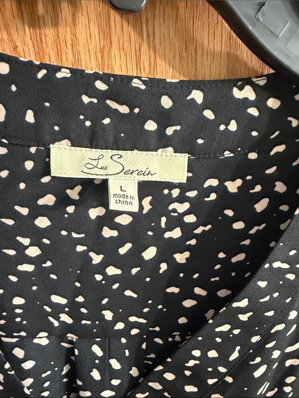 Black and Cream V-Neck Long-Sleeve Blouse - Picture 2 of 6